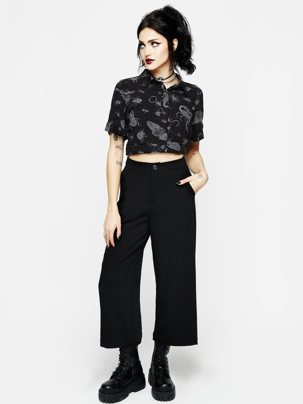 Disturbia Parasite Bugs Short Sleeve Crop Shirt in Black US 6 / UK 10 - Picture 6 of 9